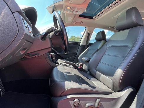 Used 2019 Volkswagen Passat 2.0T SE R-Line FWD image 3