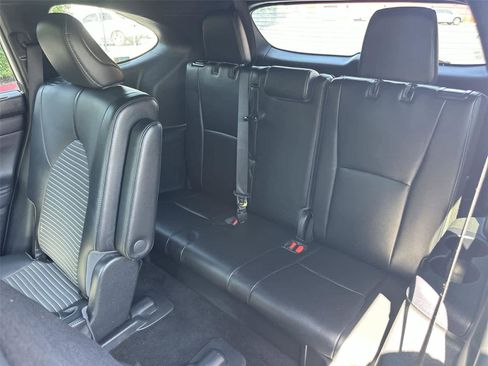 Used 2021 Toyota Highlander XSE FWD image 41