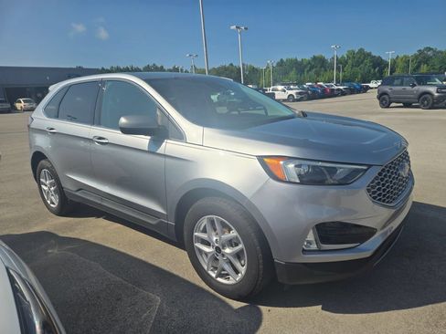 Used 2024 Ford Edge SEL w/ Convenience Package AWD/4WD image 2