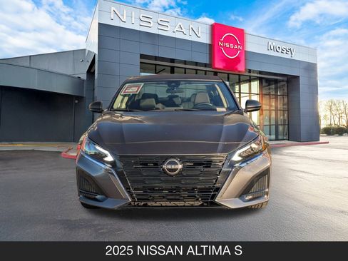 Used 2025 Nissan Altima 2.5 S image 4