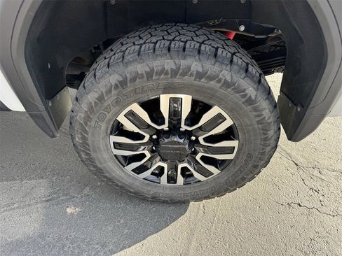 Used 2024 GMC Sierra 2500 SLT w/ SLT Premium Package image 11