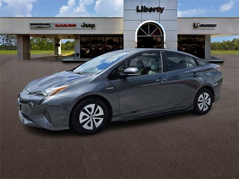 Used 2017 Toyota Prius Three w/ Advanced Technology Package image 2