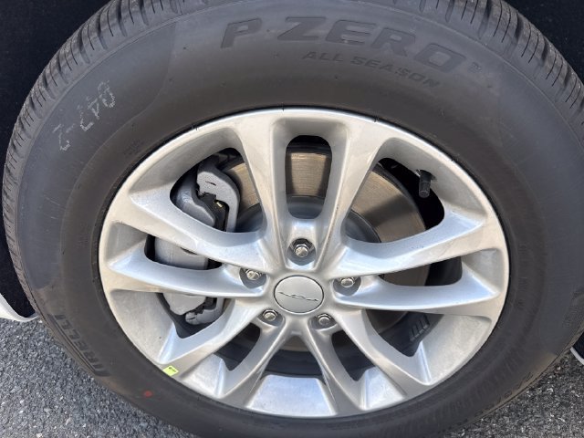 New 2027 Chrysler Pacifica Select w/ Family Tech Group AWD/4WD image 6