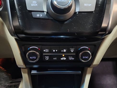 Used 2015 Acura ILX w/ Premium Package image 32