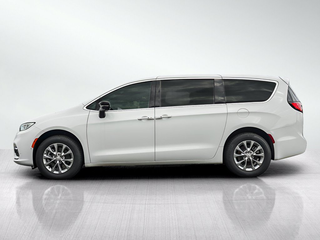 New 2026 Chrysler Pacifica Select AWD/4WD image 4