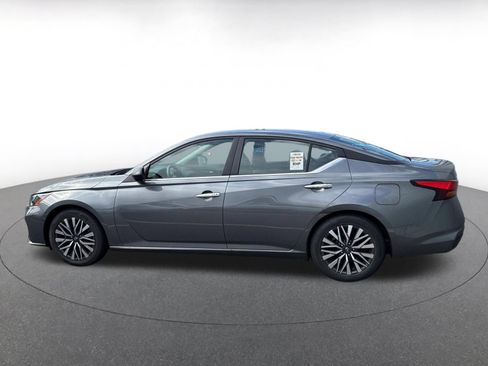Used 2025 Nissan Altima 2.5 SV FWD image 8
