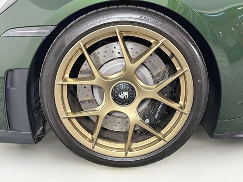 Certified 2026 Porsche 911 GT3 w/ Lightweight Package RWD image 31