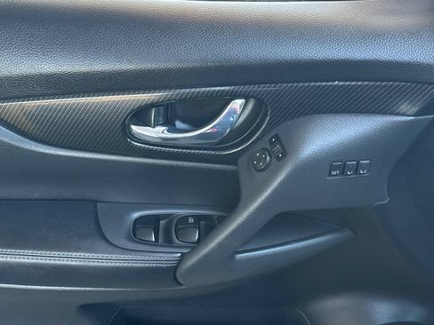 Used 2018 Nissan Rogue SL FWD image 11