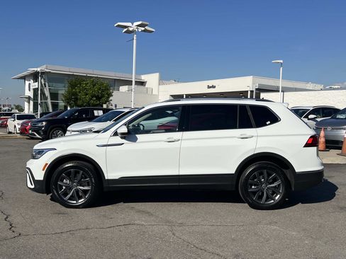 Certified 2022 Volkswagen Tiguan SE image 2