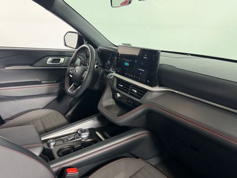 Used 2025 Ford Explorer ST-Line image 34