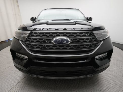 Used 2023 Ford Explorer XLT w/ Equipment Group 202A AWD/4WD image 12