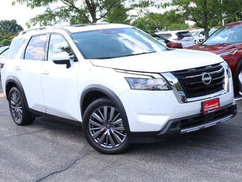 Used 2025 Nissan Pathfinder SL w/ SL Premium Package FWD image 2