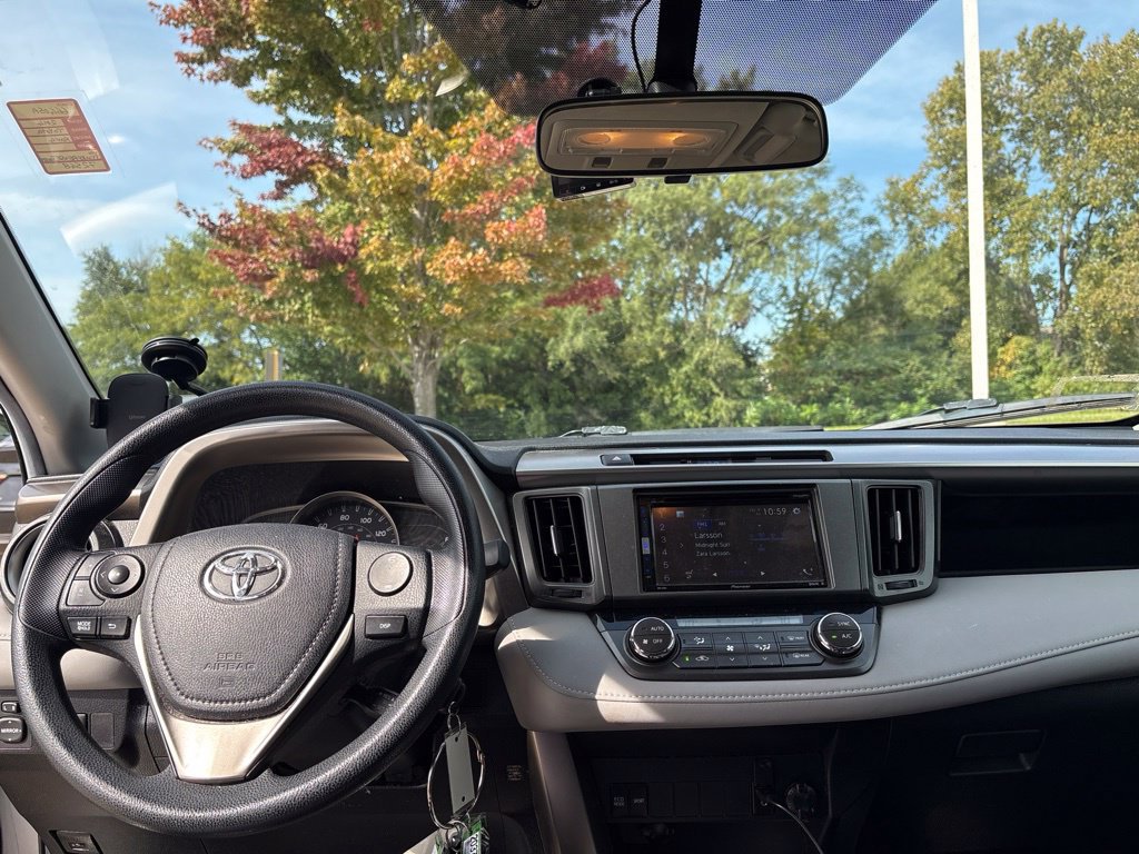 Used 2014 Toyota RAV4 XLE AWD/4WD image 20