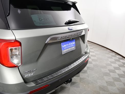 Used 2020 Ford Explorer XLT w/ Equipment Group 202A AWD/4WD image 15