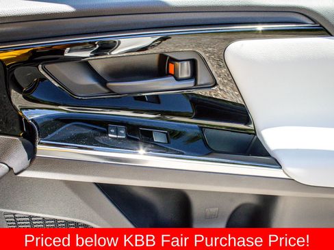 Used 2023 Subaru Solterra AWD image 23