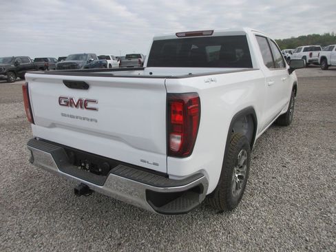 New 2026 GMC Sierra 1500 SLE image 5