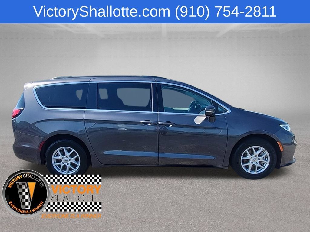 Certified 2022 Chrysler Pacifica Touring-L FWD image 35
