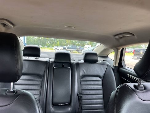 Used 2018 Ford Fusion SE w/ Fusion SE Technology Package FWD image 25