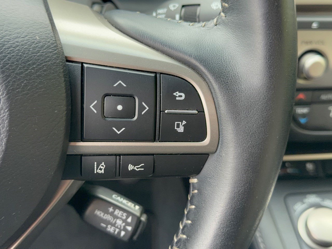 Used 2016 Lexus ES 350 w/ Luxury Package w/Wood Trim FWD image 19