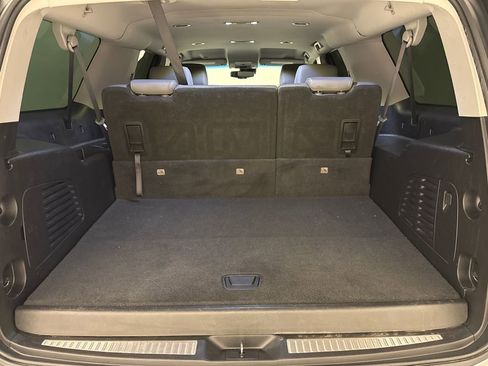 Used 2019 Chevrolet Suburban LT image 11