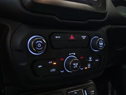Used 2020 Jeep Renegade Altitude AWD/4WD image 23