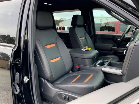 Used 2023 GMC Sierra 2500 AT4 w/ AT4 Preferred Package image 9