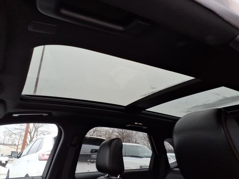 Used 2024 Ford Edge ST-Line image 12