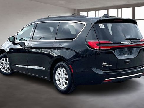 Used 2022 Chrysler Pacifica Touring-L FWD image 14