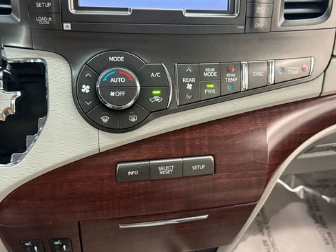 Used 2011 Toyota Sienna Limited image 25