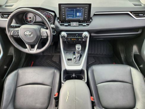 Used 2022 Toyota RAV4 XLE Premium image 31