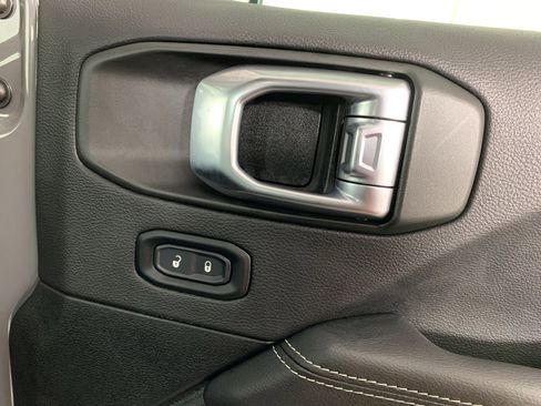 Used 2023 Jeep Gladiator Overland w/ LED Lighting Group image 39