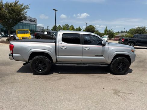 Used 2016 Toyota Tacoma SR5 w/ Towing Package AWD/4WD image 7