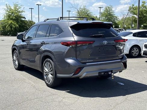 Used 2022 Toyota Highlander Platinum AWD/4WD image 4