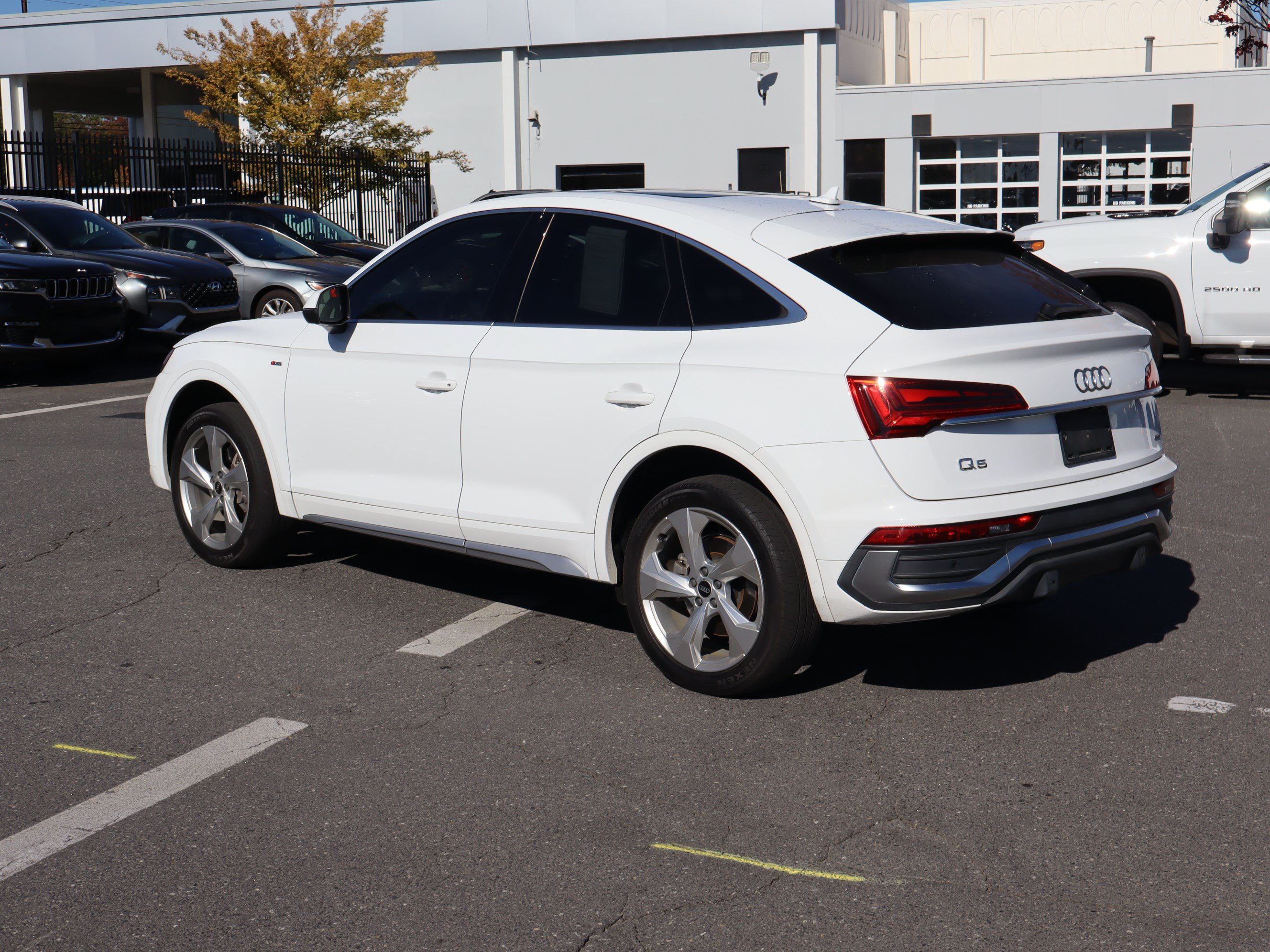 Used 2021 Audi Q5 2.0T Premium Plus w/ Premium Plus Package AWD/4WD image 8