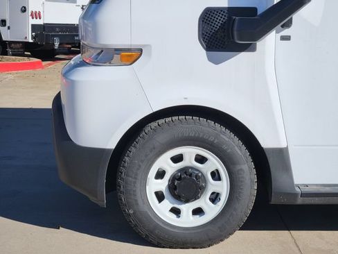 New 2025 Chevrolet Brightdrop 400 w/ Power Door Package AWD/4WD image 16