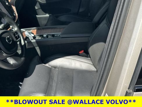 Used 2024 Volvo XC60 B5 Ultimate w/ Protection Package Premier AWD/4WD image 18