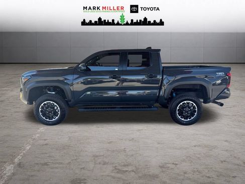 Used 2025 Toyota Tacoma TRD Off-Road AWD/4WD image 2