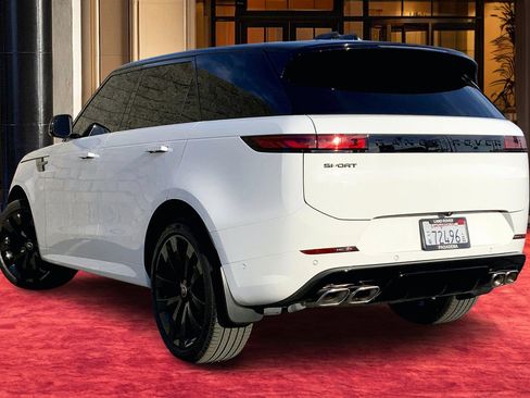 Used 2025 Land Rover Range Rover Sport Dynamic SE image 11