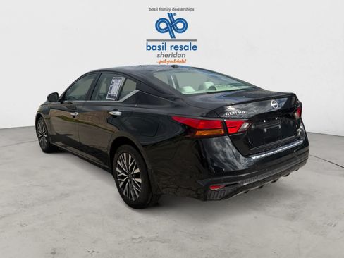 Used 2023 Nissan Altima 2.5 SV AWD/4WD image 5