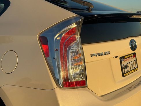 Used 2015 Toyota Prius Five image 19