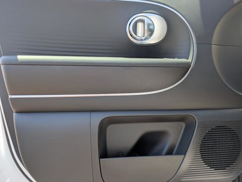 New 2026 Hyundai Ioniq 9 SE image 12