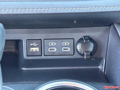Used 2024 Toyota Highlander LE AWD/4WD image 26
