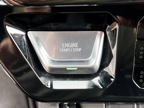 Used 2024 GMC Sierra 1500 AT4 image 8