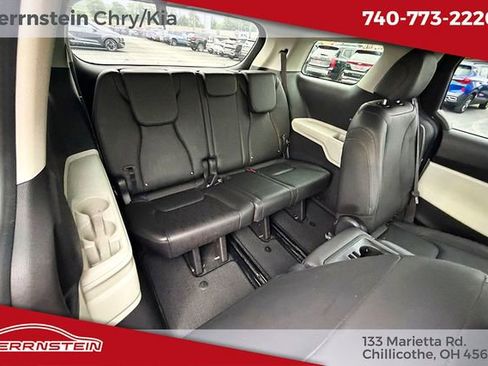 Used 2022 Kia Carnival LX FWD image 32