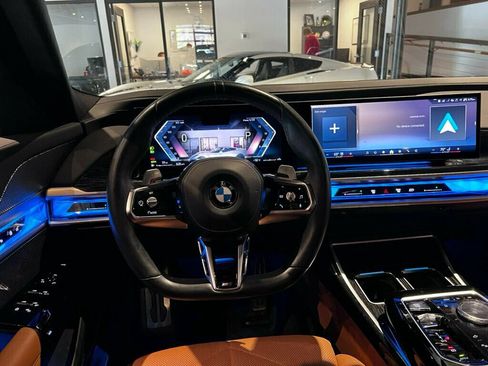 Used 2023 BMW 740i RWD image 12