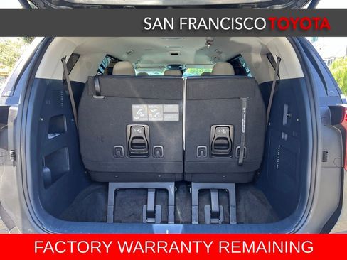 Used 2025 Kia Carnival EX FWD image 42