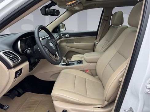 Used 2017 Jeep Grand Cherokee Limited w/ Luxury Group II image 10