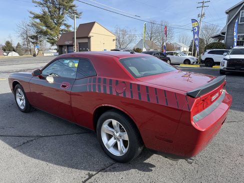 Used 2009 Dodge Challenger SE image 4