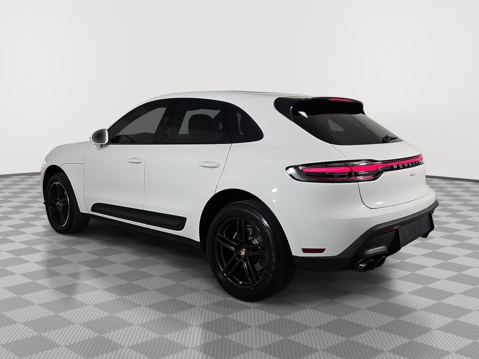 Used 2022 Porsche Macan w/ Premium Package Plus AWD/4WD image 6