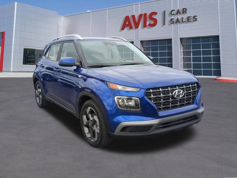 Used 2025 Hyundai Venue SEL FWD image 3